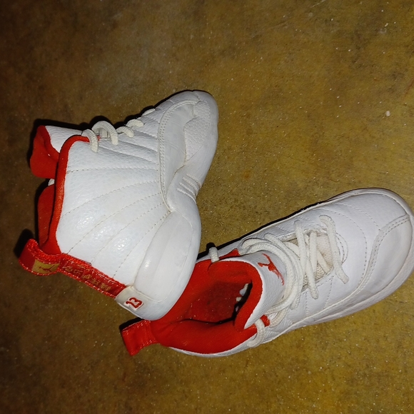 Retro Jordan 12s "flu game" - Picture 3 of 9